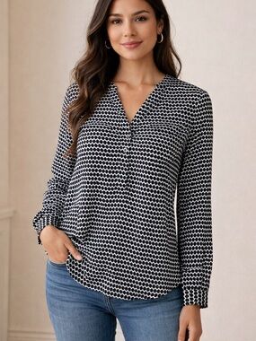 Candies  Black & White Geometric V-Neck Long Sleeve Blouse